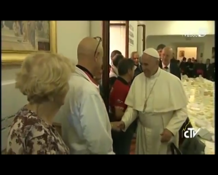 papa francesco mensa poveri firenze